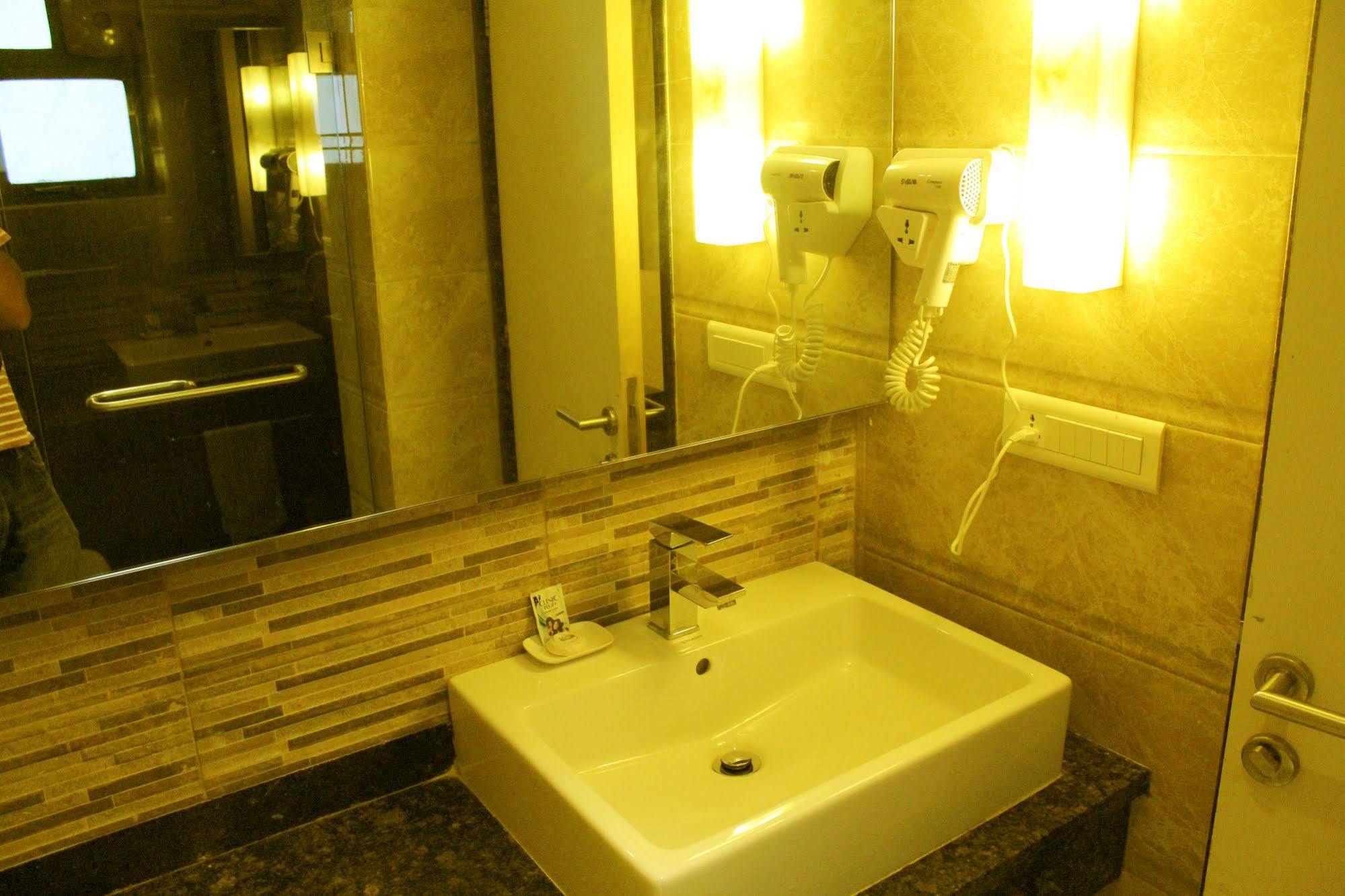Hotel Galaxy Bombay Exterior foto